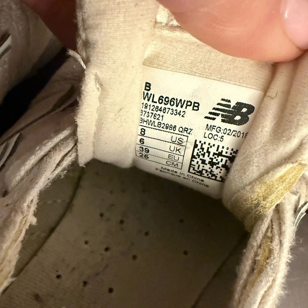 New Balance 696 Women’s Size 8 Beige Suede Sneakers WL696WPB Cream Neutral
